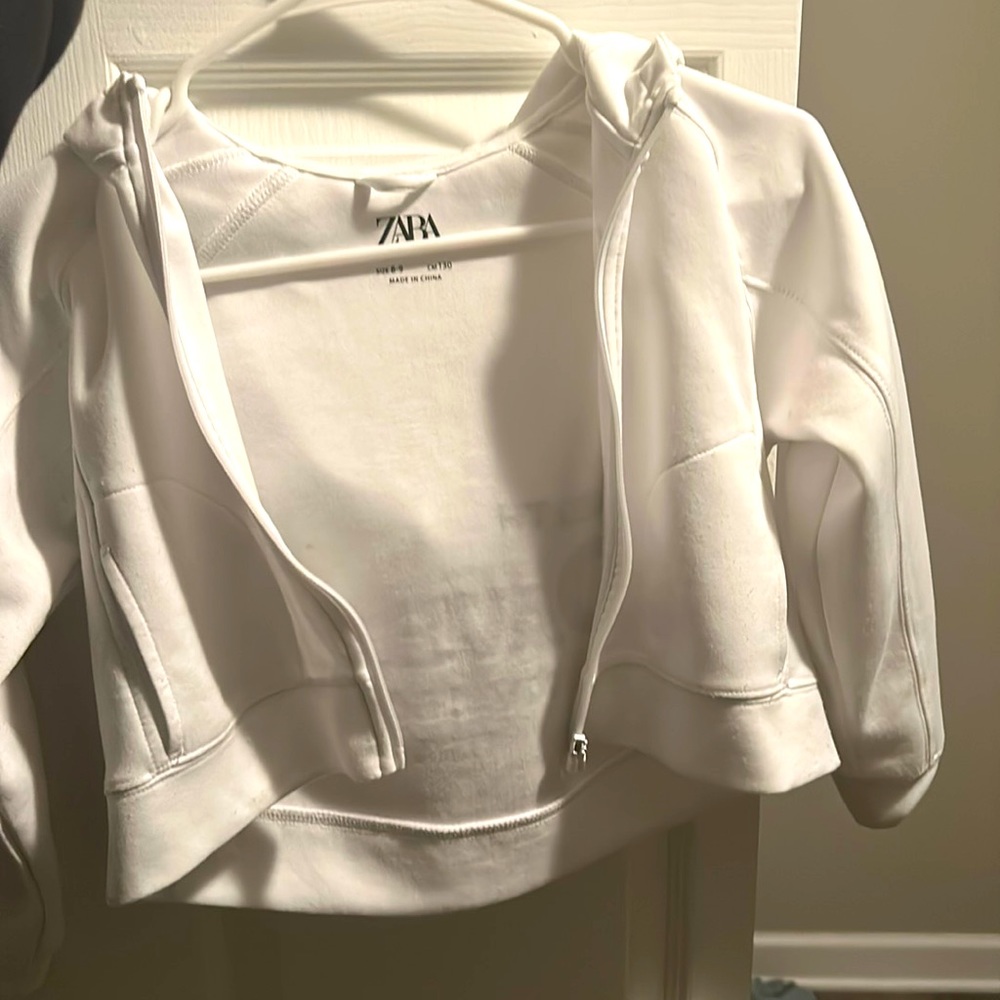 Cute white hoodie could be worn as a crop top
